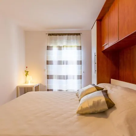 Fuer 2 Personen Ca 40 Qm In Fazana, Istrien Istrische Riviera Apartment Valbandon